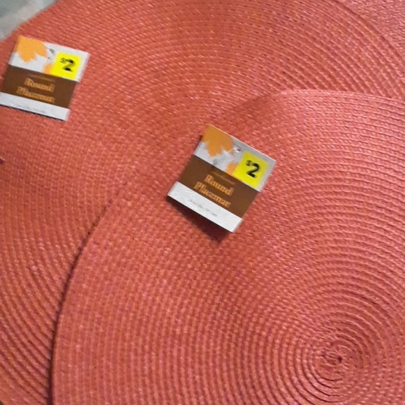 Round placemats brand new - Picture 3 of 3